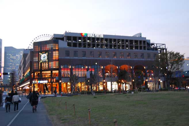 横浜ワールドポーターズ地区