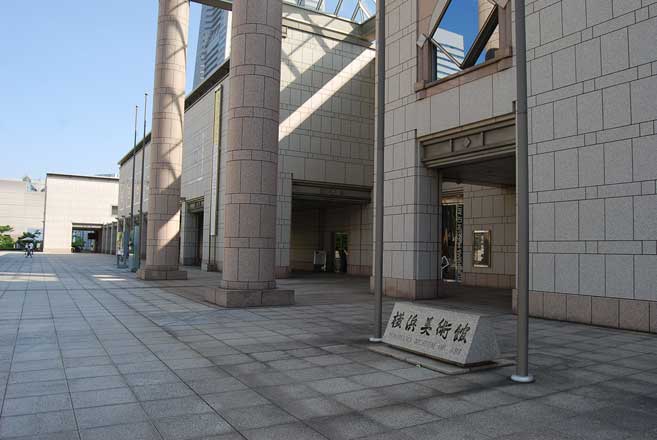 横浜美術館