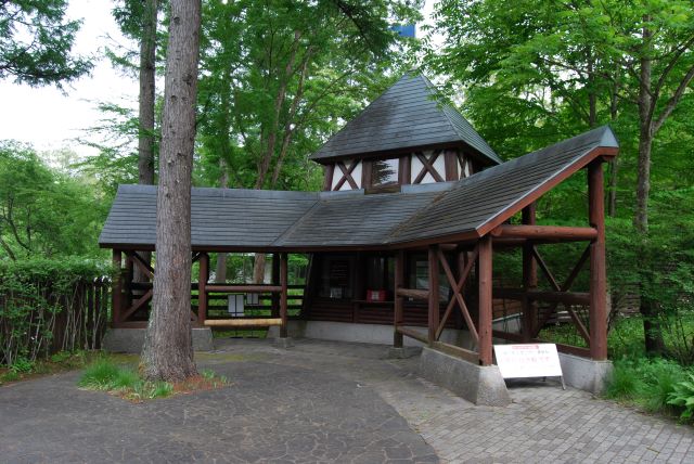 軽井沢絵本の森美術館