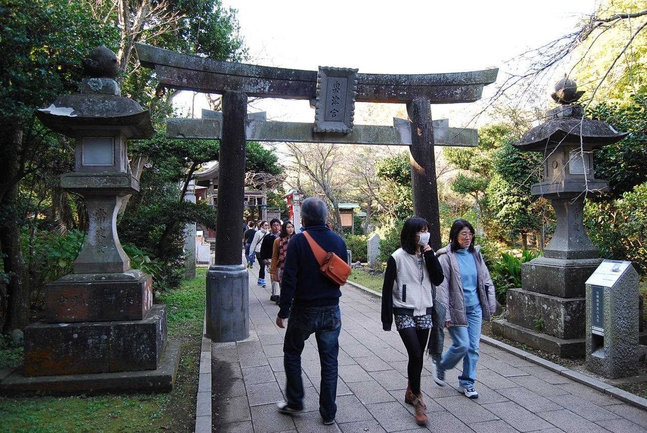 伝源頼朝寄贈の鳥居
